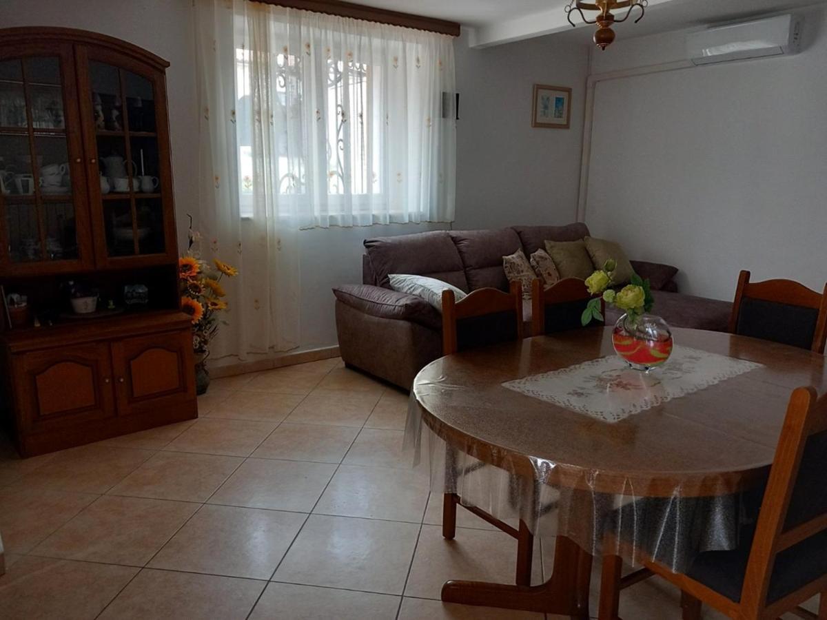 Apartments Faris Kanfanar Esterno foto