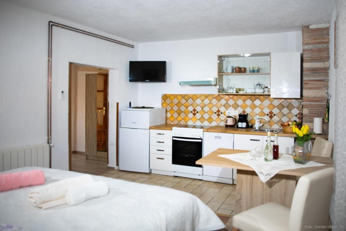 Apartments Faris Kanfanar Esterno foto